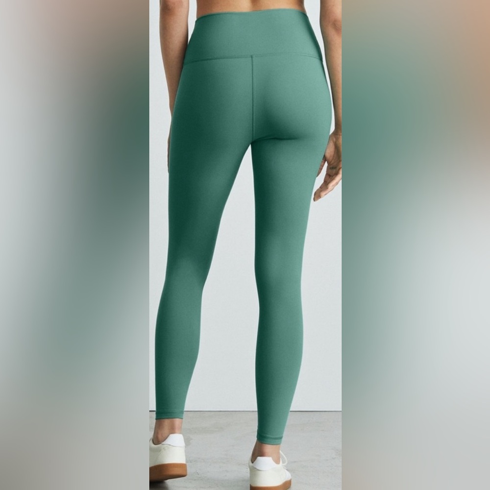 NWOT Everlane Perform Leggings - Small